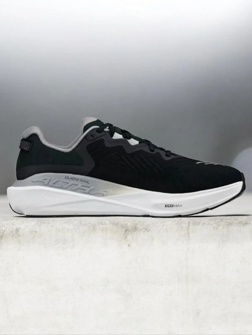 ALTRA Men's Paradigm 8 Lightweight Road Running Shoe Black/White Wide